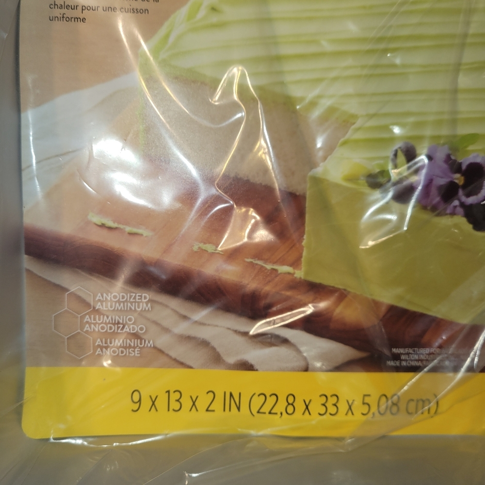 Wilton Performance Pan Anodized Aluminum 9 x 13 x 2 New - Picture 3 of 4